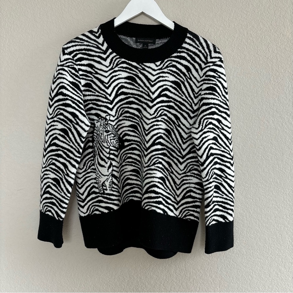 banana republic zebra striped women’s crewneck cotton sweater size medium